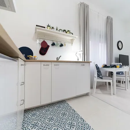 Portić, Self Check-in *